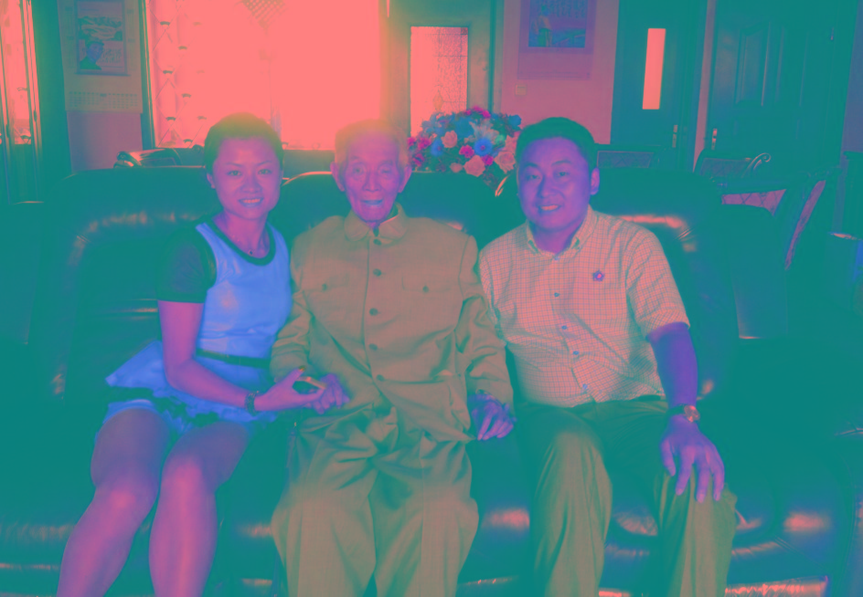 與開(kāi)國(guó)將軍、原南京軍區(qū)空軍政委李中權(quán)合影留念