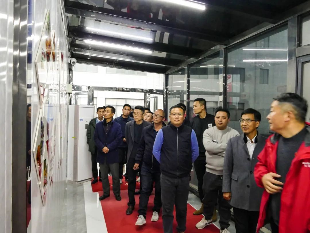 廬江縣電子商務(wù)協(xié)會第二屆會長擴(kuò)大會議在我司舉行